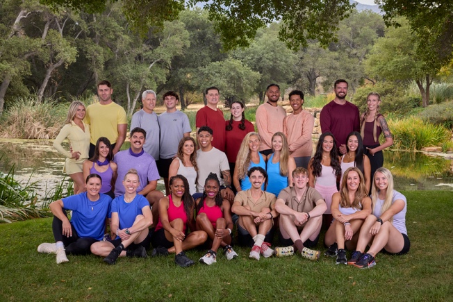 The 26 contestants competing as 13 teams on The Amazing Race Season 39
